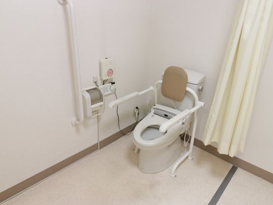 バリアフリー設計のトイレ