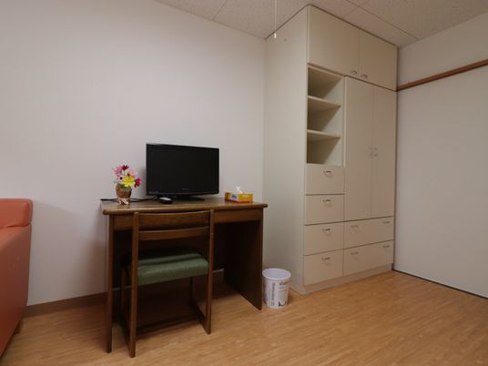 シンプルな洋室の角部屋
