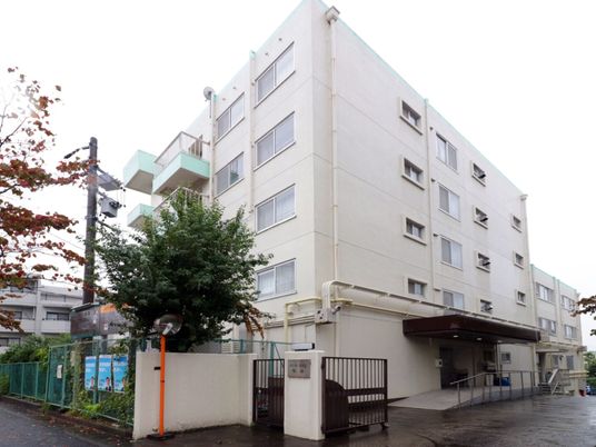 建物外観と植栽