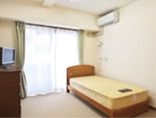 明るい個室の居室