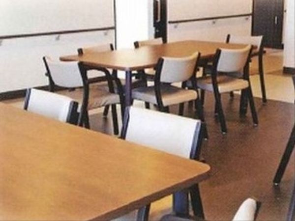 清潔なダイニングルーム