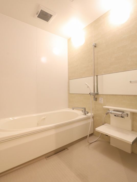 清潔感ある浴室空間