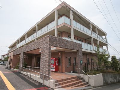 モダンな外観の建物