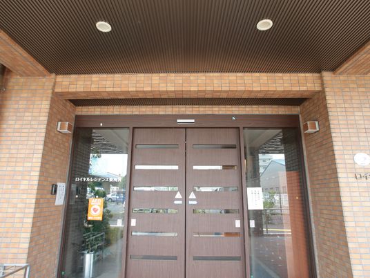 広々とした入り口エントランス
