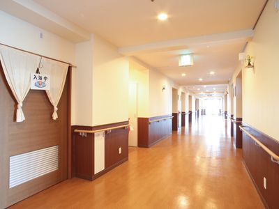 広々とした清潔な廊下