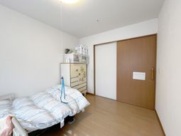 ベッドサイドの居室