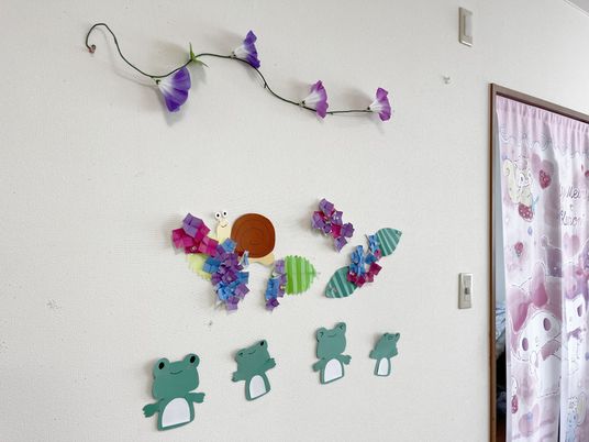 明るい雰囲気の壁飾り