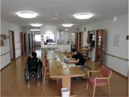 明るい共用スペース