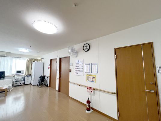 立ち並ぶ設備の廊下