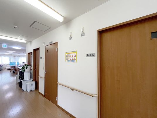 バリアフリーの廊下