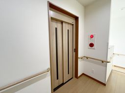 機能的なエレベーター