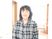 明るい廊下の女性  