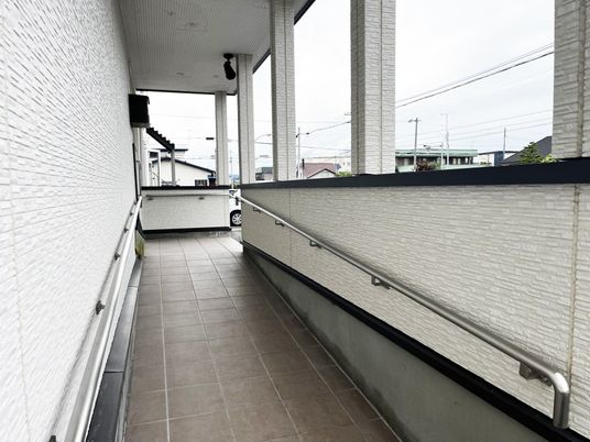 手すり付きの廊下