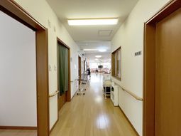 広い明るい通路