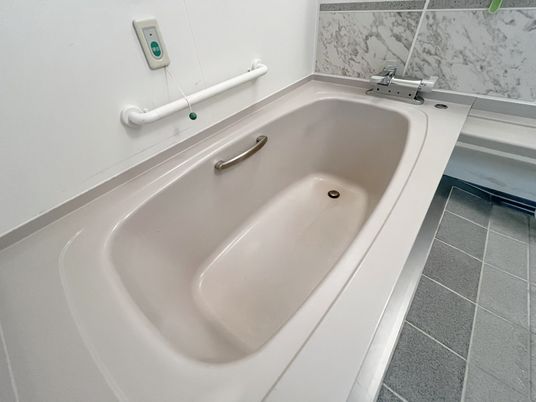 笑顔でお仕事するスタッフの場面