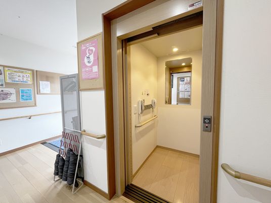 エレベーターの扉