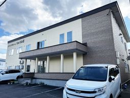 モダンな外観の建物