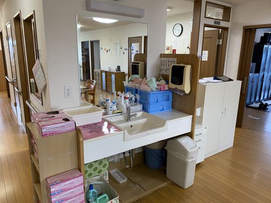 明るく清潔な洗面台
