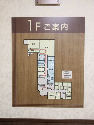 案内板とフロアマップ