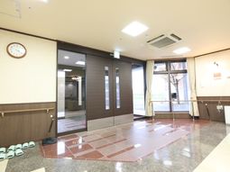 明るく広いエントランス