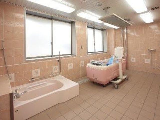 広い浴室  