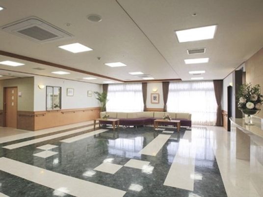 清潔な広々ロビー