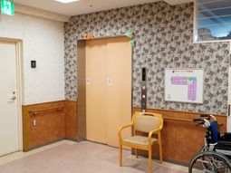 エレベーター前の廊下