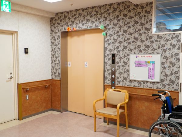 エレベーター前の廊下