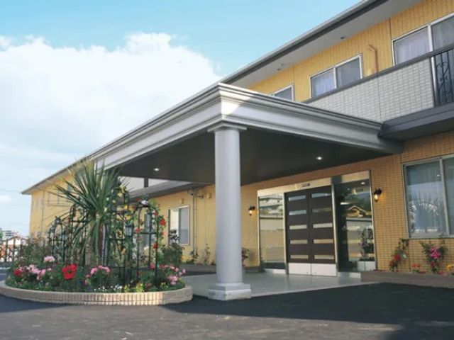 花壇のある建物外観  