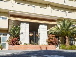 エントランスの明るい景色