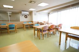 明るい食堂の風景