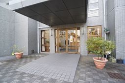 清潔感のあるエントランス