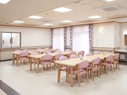 明るいダイニングスペース