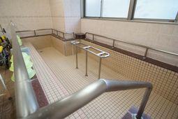 バリアフリーの浴室設備