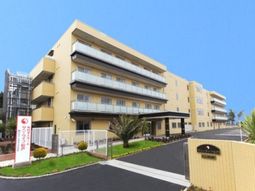 モダンな外観の建物