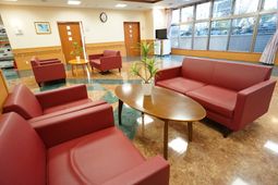 落ち着いた雰囲気のラウンジ