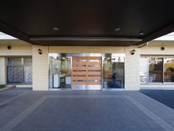 清潔感溢れるエントランス