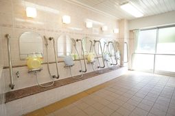 明るい洗面所の一角