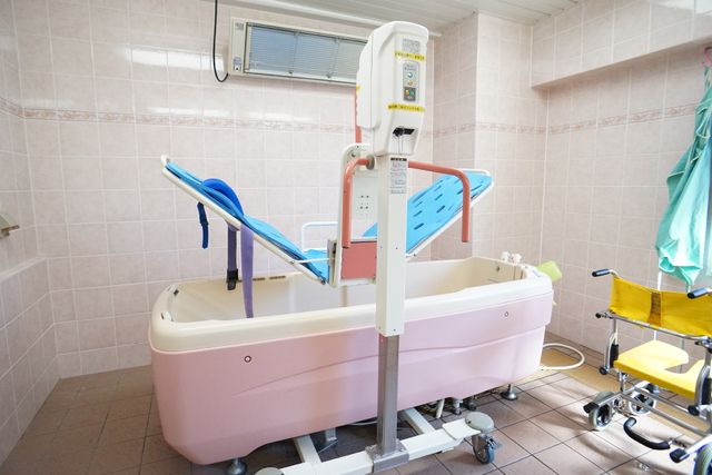 機械付き介護用浴槽