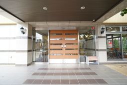 明るく清潔なエントランス