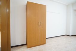 整頓された居室のクローゼット