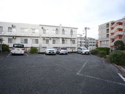 駐車場ありの建物外観