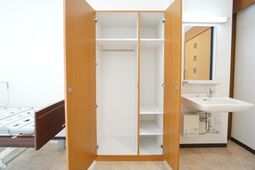 整頓された居室のクローゼット