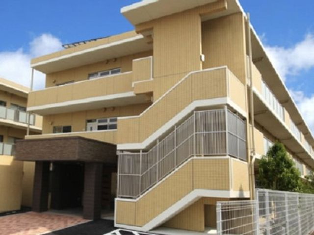 明るい建物の外観 外観 広々とした建物は日当たりが良好で、環境が明るく快適な空間を提供しています。