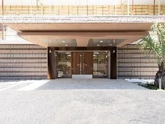 施設のエントランス  