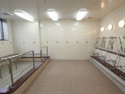 広々とした浴室設備