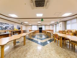 明るい食堂の様子