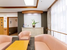 明るい受付エリア