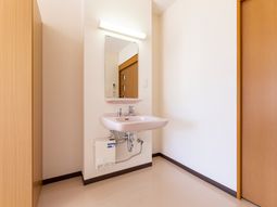 清潔な洗面台のある空間