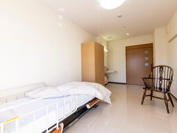 明るい個室の居室